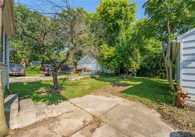 Photo 4 of Sale Pending at 109 E Siebenthaler Ave, Dayton, OH 45405 | MLS# 964111 | Listing updated on 2026-08-01