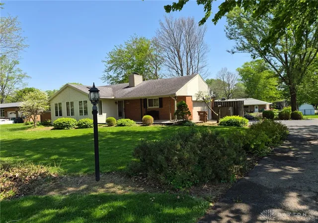 Homes for sale in Beavercreek, OH | 1072 Firewood Dr, Beavercreek, OH 45430 | MLS# 964005