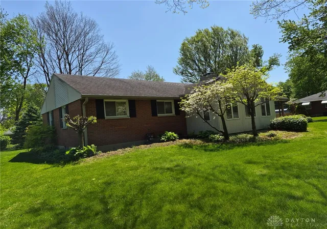 Homes for sale in Beavercreek, OH | 1072 Firewood Dr, Beavercreek, OH 45430 | MLS# 964005
