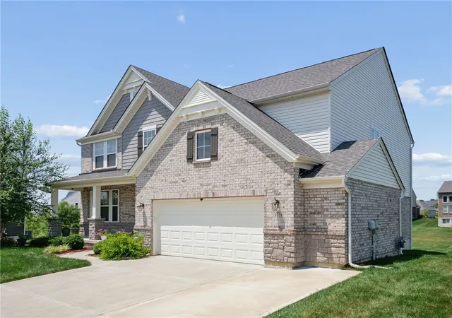Photo 2 of Sale Pending at 3725 Eagle Hl Ct, Lebanon, OH 45036 | MLS# 964193 | Listing updated on 2026-08-28