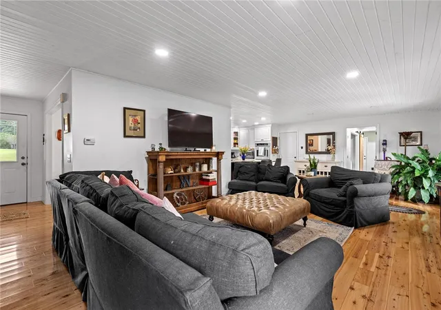 3rd image of 129 Corinthian Dr, Chester Twp, OH 45177 | MLS# 964171