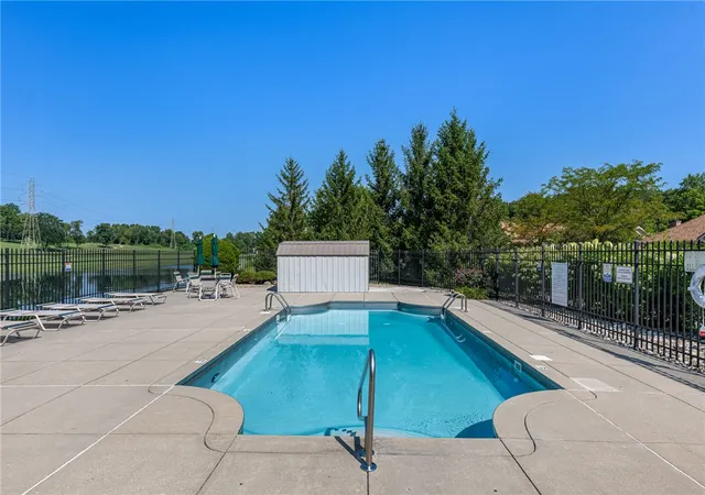 Listing Photo 2 - Condo for sale in building located at 2409 Patrick Blvd, Dayton, OH 45431 - Unit #
