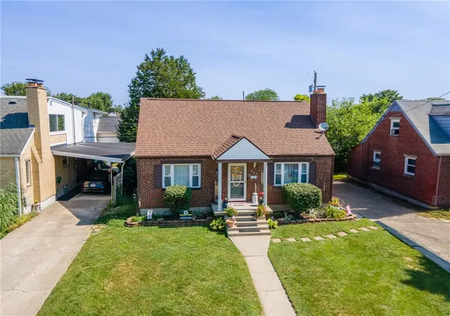 2nd image of 323 Holmes Dr, Fairborn, OH 45324 | MLS# 963997