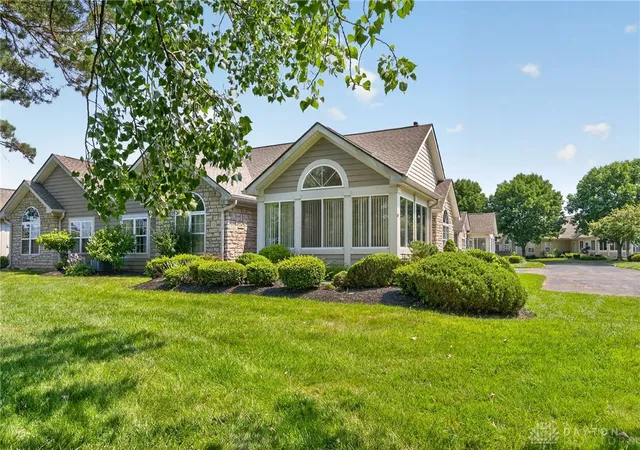 2nd image of 224 Edinburgh Village Dr, Washington Twp, OH 45458 | MLS# 964286
