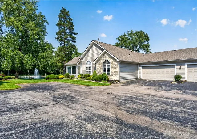 3rd image of 224 Edinburgh Village Dr, Washington Twp, OH 45458 | MLS# 964286