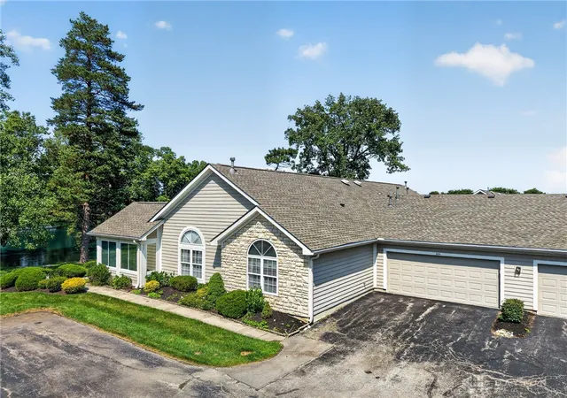 5th image of 224 Edinburgh Village Dr, Washington Twp, OH 45458 | MLS# 964286