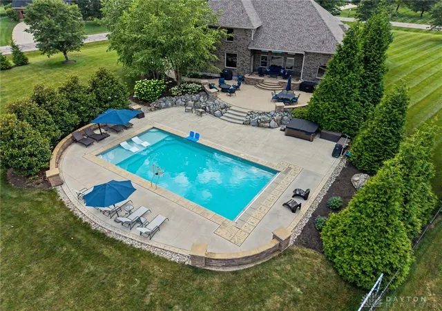 2nd image of 696 Treeline Ct, Springboro, OH 45066 | MLS# 964185