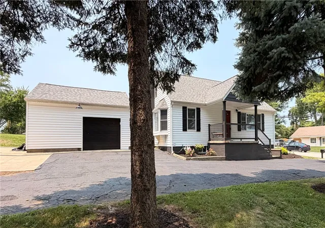 Homes for sale in Englewood, OH | 514 W Wenger Rd, Englewood, OH 45322 | MLS# 964270