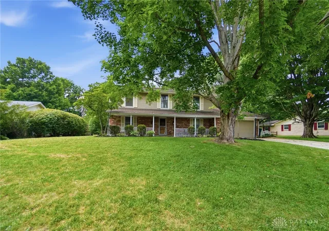 Homes for sale in Beavercreek, OH | 1611 Red Fox Dr, Beavercreek, OH 45432 | MLS# 964354