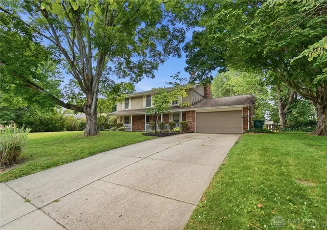 Homes for sale in Beavercreek, OH | 1611 Red Fox Dr, Beavercreek, OH 45432 | MLS# 964354