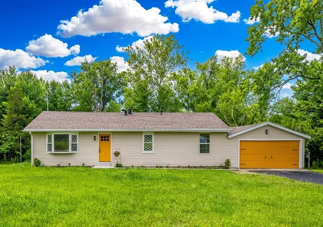 1st image of 6701 Ellen Dr, Jefferson Twp, OH 45417 | MLS# 963958