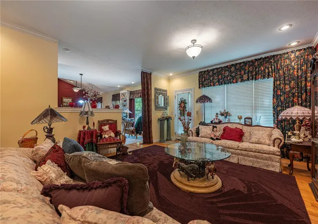 2nd image of 909 Hickory Trail Dr, Wilmington, OH 45177 | MLS# 964427
