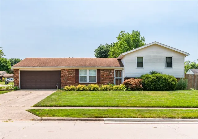 Photo 3 of Single family home for sale at 804 Sunset Dr, Englewood, OH 45322 | MLS# 963866 | Listing updated on 2026-08-28