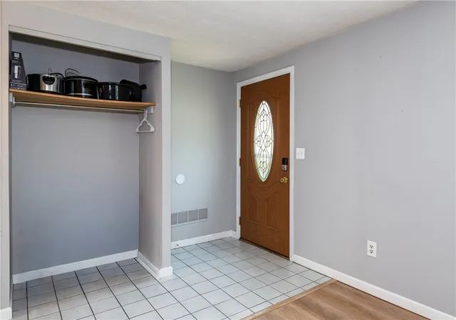 Photo 4 of Single family home for sale at 804 Sunset Dr, Englewood, OH 45322 | MLS# 963866 | Listing updated on 2026-08-28