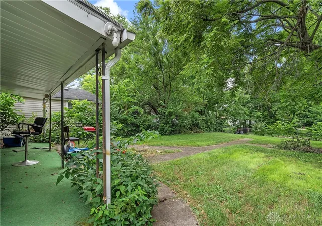 Listing Photo 2 - Condo for sale in building located at 1216 Young St, Middletown, OH 45044 - Unit #