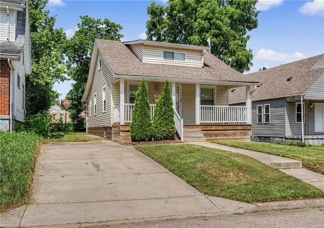 2nd image of 329 Roxbury Rd, Dayton, OH 45417 | MLS# 964355