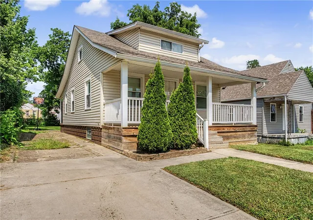 5th image of 329 Roxbury Rd, Dayton, OH 45417 | MLS# 964355