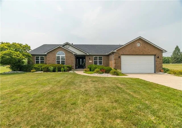 1st image of 815 W Eva Cir, Springfield, OH 45504 | MLS# 964509