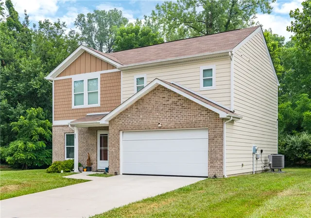 Photo 2 of Single family home for sale at 823 Marshall Dr, Xenia, OH 45385 | MLS# 964526 | Listing updated on 2026-08-01