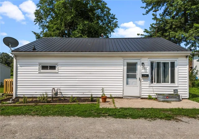 3rd image of 339 S Jefferson St, Sabina, OH 45169 | MLS# 964531