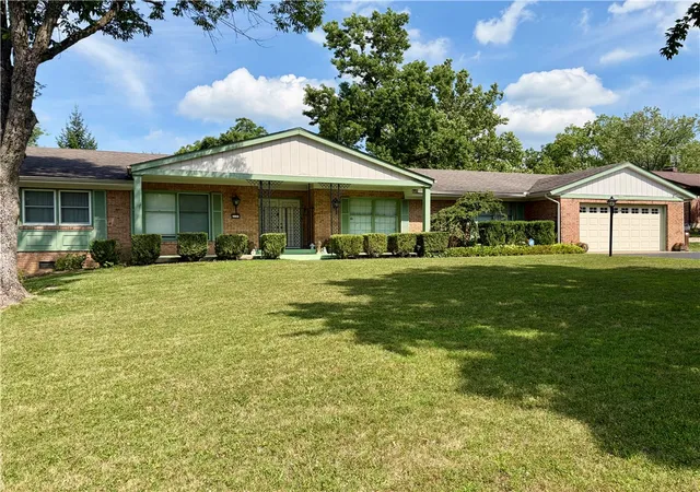4th image of 2101 Tullis Dr, Middletown, OH 45042 | MLS# 964574