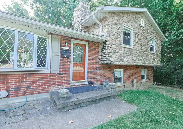 Photo 3 of Single family home for sale at 1307 Park Dr, Middletown, OH 45044 | MLS# 964586 | Listing updated on 2026-08-02