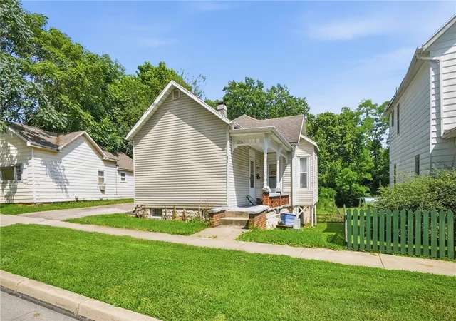 Photo 2 of Single family home for sale at 211 Cincinnati Ave, Xenia, OH 45385 | MLS# 964140 | Listing updated on 2026-08-05