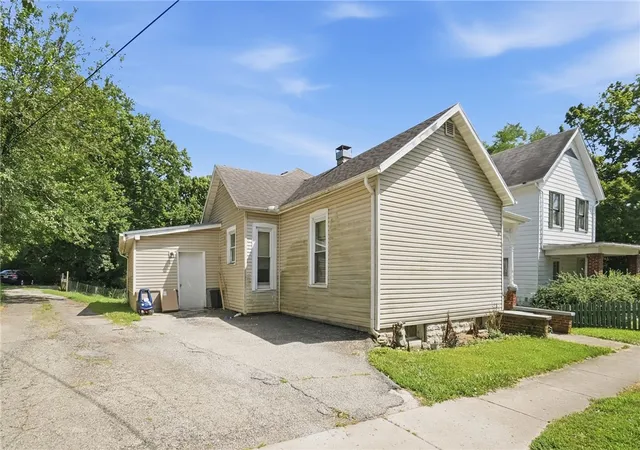 Photo 4 of Single family home for sale at 211 Cincinnati Ave, Xenia, OH 45385 | MLS# 964140 | Listing updated on 2026-08-05