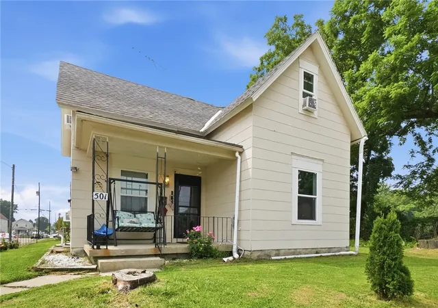 2nd image of 501 N Yellow Springs St, Springfield, OH 45504 | MLS# 964226