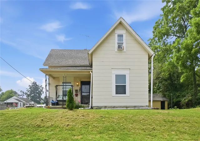 3rd image of 501 N Yellow Springs St, Springfield, OH 45504 | MLS# 964226