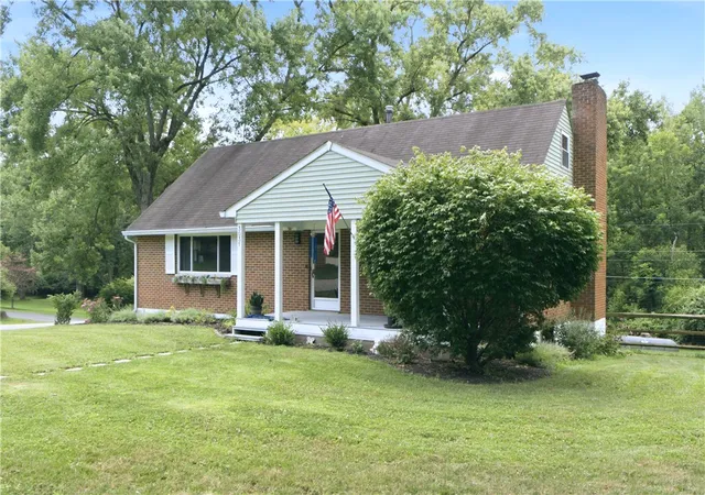 Photo 2 of Sale Pending at 3031 Springhill Rd, Dayton, OH 45434 | MLS# 963428 | Listing updated on 2026-07-28