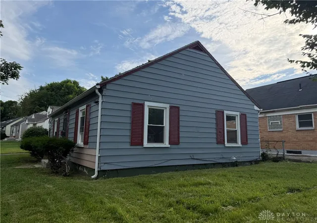Homes for sale in Dayton, OH | 1402 Shaftesbury Rd, Dayton, OH 45406 | MLS# 964847