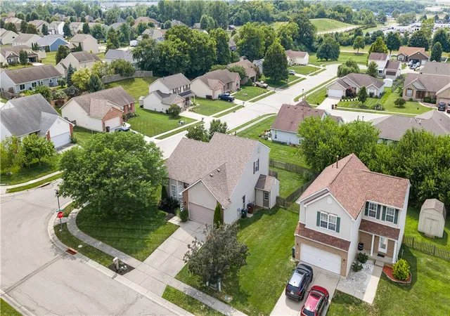 Photo 2 of Sale Pending at 71 Long Meadow Dr, Franklin, OH 45005 | MLS# 964895 | Listing updated on 2026-07-26