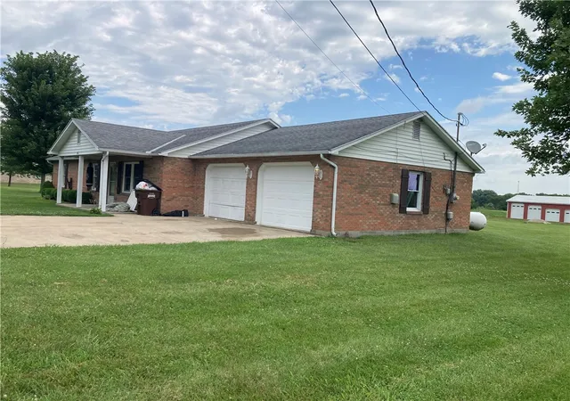 Photo 2 of Single family home for sale at 3856 Kehr Rd, Oxford, OH 45056 | MLS# 964900 | Listing updated on 2026-09-30