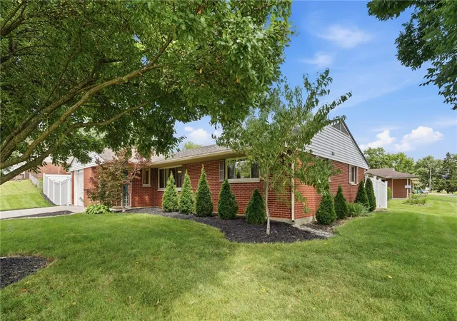 2nd image of 150 Catalpa Dr, Springboro, OH 45066 | MLS# 964916