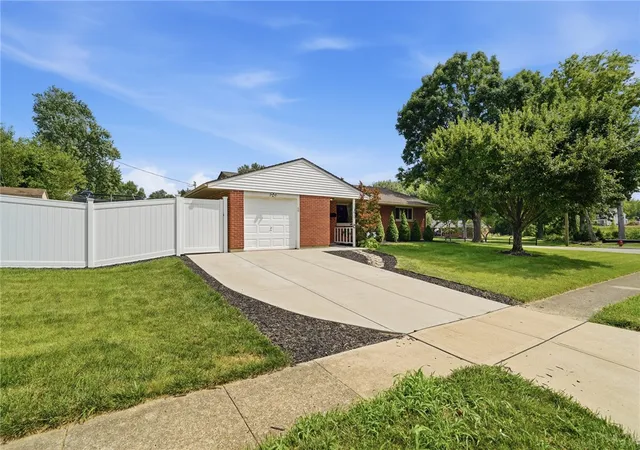 3rd image of 150 Catalpa Dr, Springboro, OH 45066 | MLS# 964916