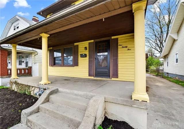 Homes for sale in Dayton, OH | 125 E Siebenthaler Ave, Dayton, OH 45405 | MLS# 964961