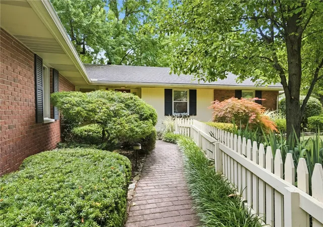 2nd image of 2236 Berrycreek Dr, Dayton, OH 45440 | MLS# 964139