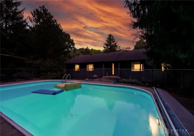 Photo 3 of Mansion for sale at 921 Runnymede Rd, Oakwood, OH 45419 | MLS# 963498 | Listing updated on 2026-08-28