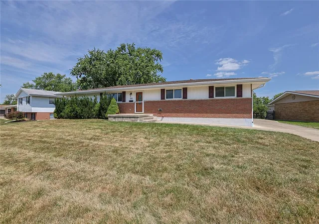2nd image of 1061 Cottage Court Dr, Fairborn, OH 45324 | MLS# 964979