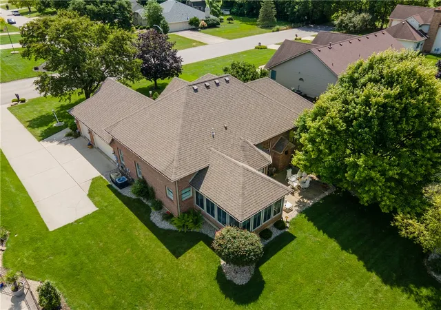 Photo 3 of Sale Pending at 2464 Shenandoah Dr, Troy, OH 45373 | MLS# 964612 | Listing updated on 2026-08-29