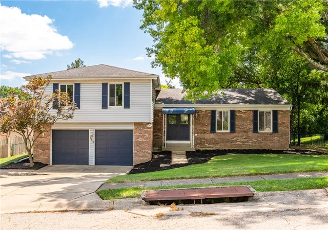 3rd image of 165 Caraway Dr, Springboro, OH 45066 | MLS# 965043
