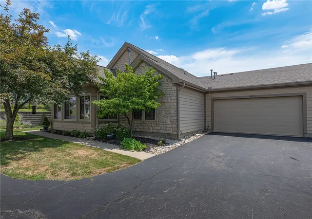 1st image of 183 Villa Pointe Dr, Springboro, OH 45066 | MLS# 965064