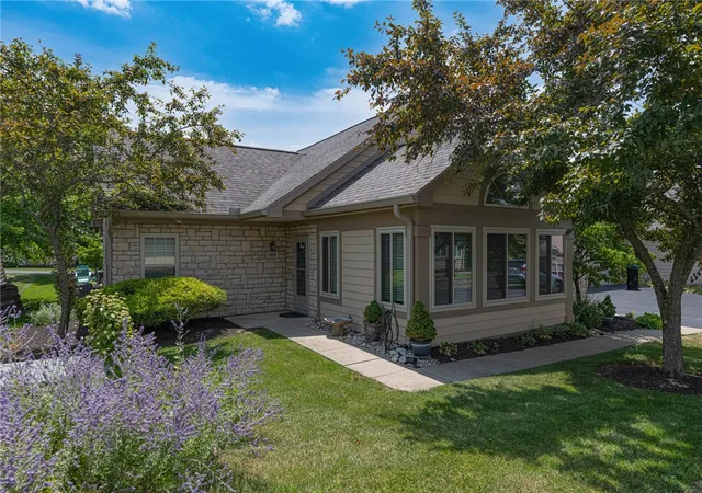 2nd image of 183 Villa Pointe Dr, Springboro, OH 45066 | MLS# 965064
