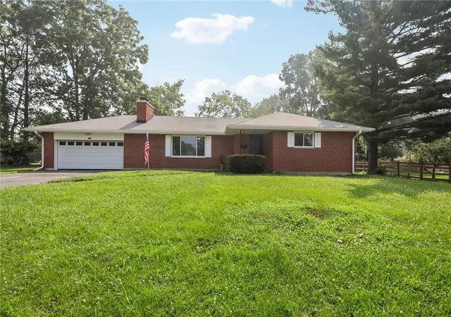 Photo 1 of Single family home for sale at 2078 S Belleview Dr, Bellbrook, OH 45305 | MLS# 965082 | Listing updated on 2026-08-26