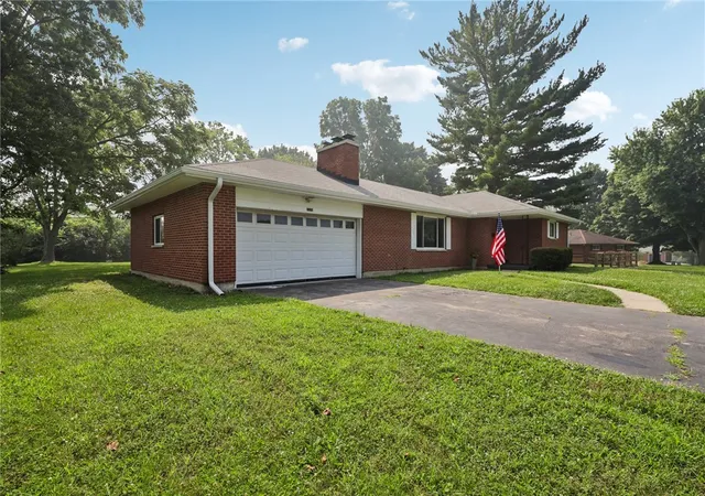 Photo 2 of Single family home for sale at 2078 S Belleview Dr, Bellbrook, OH 45305 | MLS# 965082 | Listing updated on 2026-08-26