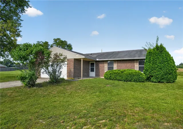 Photo 3 of Sale Pending at 7880 Waterton Ct, Dayton, OH 45426 | MLS# 964660 | Listing updated on 2026-08-03