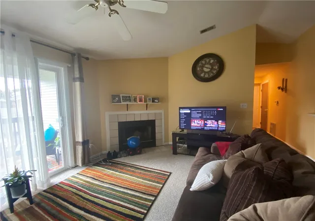 Listing Photo 5 - Condo for sale in building located at 6620 Grn Br Dr, Centerville, OH 45459