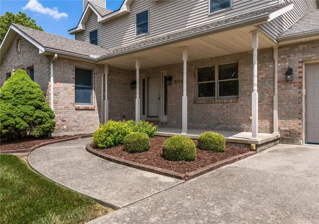 2nd image of 824 Kelly Dr, Wilmington, OH 45177 | MLS# 965196