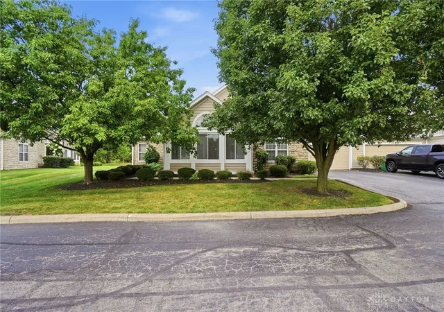 4th image of 1596 Turnberry Village Dr, Washington Twp, OH 45458 | MLS# 965359